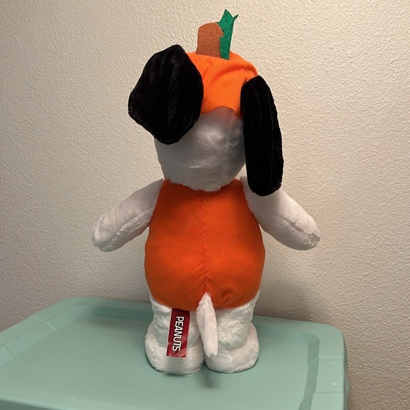 Dan Dee Peanuts Halloween Snoopy 21” - Picture 3 of 6